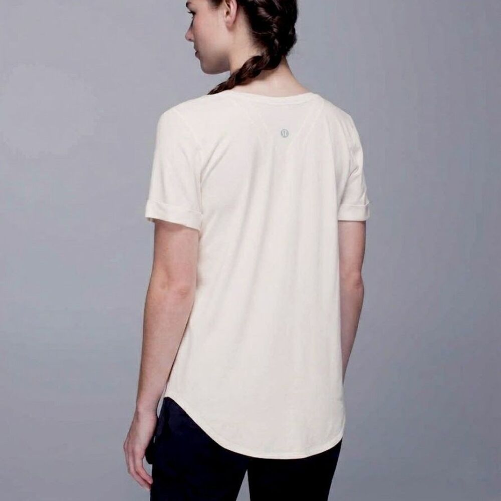 Lululemon Love Tee Shirt V-Neck Size 4 Soft Stretch Ivory Bone Curved Hem Pima - Picture 8 of 8